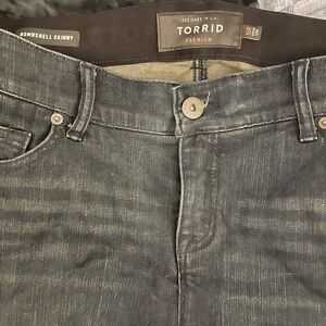 Torrid Bombshell Skinny Jeans. Dark Rinse. Size 16R. Great condition!